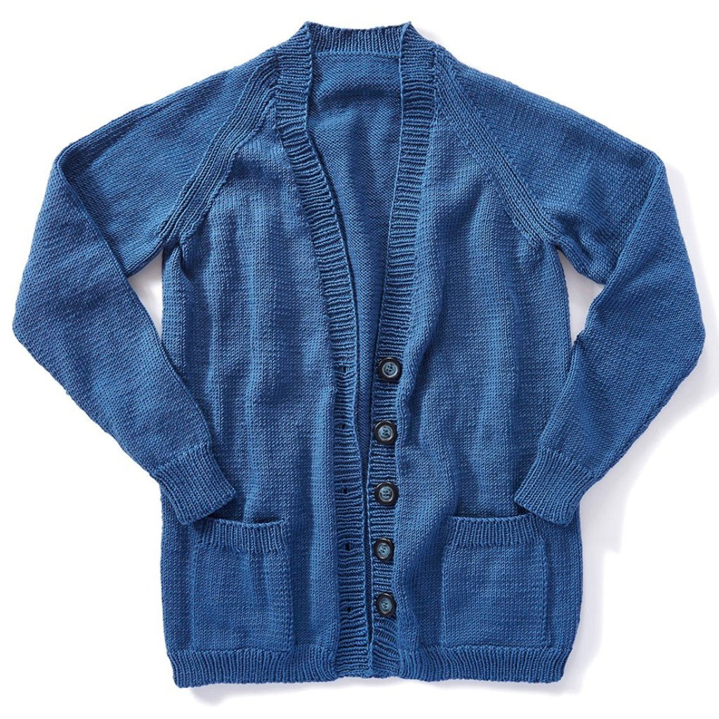 Raglan sleeve womens cardigan knitted in Bellissimo 8, featuring two external front pockets and a subtle v-neckline.
