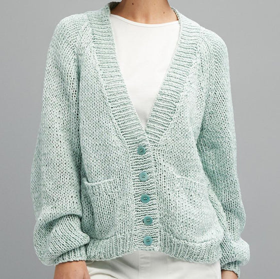 BATES 772 - STYLE B, hand knitted cardigan with external pockets